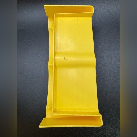 Vintage G1 My Little Pony Paradise Estate Yellow Plastic Sofa Hasbro MLP - Picture 8 of 8